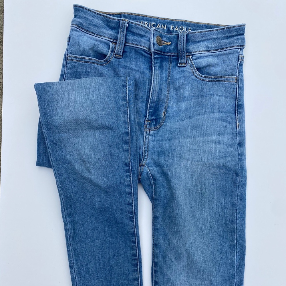 American Eagle light wash skinny jeans